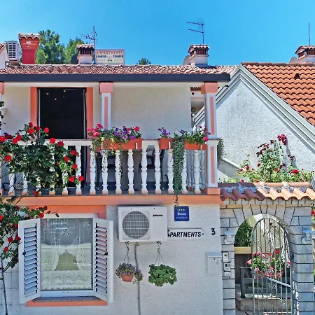 Apartments Rimac 663 Porec Exterior photo